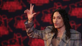Le chanteur Hatik sur le tapis rouge de la 23e cérémonie des NRJ Music Awards à Cannes (Alpes-Maritimes) le 20 novembre 2021.