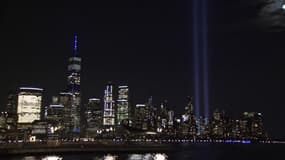 L'image des deux faisceaux lumineux dans le ciel de New York pour commémorer le 11-Septembre