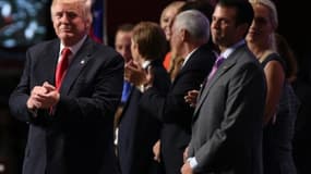 Donald Trump et son fils Donald Trump Jr (g), le 21 juillet 2016 à Cleveland 
