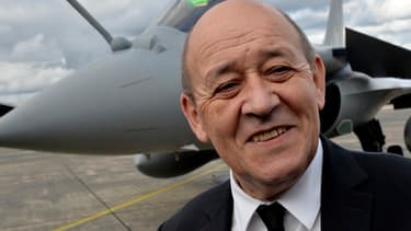 Jean-Yves Le Drian se félicite de la victoire de DCNS.