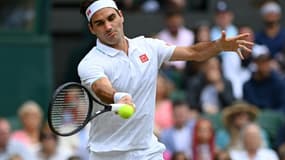 Le Suisse Roger Federer lors de son quart de finale perdu contre le Polonais Hubert Hurkacz, à Wimbledon, le 7 juillet 2021