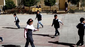 Des écoliers arméniens iraniens marchent sur la terrasse de leur école dans le quartier de Djoulfa, dans la ville historique d’Ispahan, à environ 400 km au sud de la capitale, Téhéran, le 21 avril 2015 (photo d'illustration).