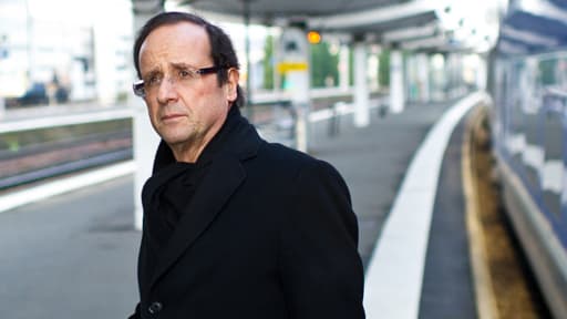 François Hollande à la gare du Mans, en février 2011.