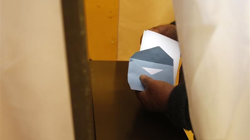 Près d'un Français sur deux désapprouvent le choix d'une ratification parlementaire du traité budgétaire européen au détriment de la voie référendaire, selon un sondage CSA pour L'Humanité à paraître mardi. D'après cette enquête, 49% des sondés regrettent