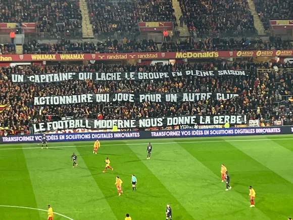 Banners displayed by RC Lens supporters against Brice Samba and Seko Fofana
