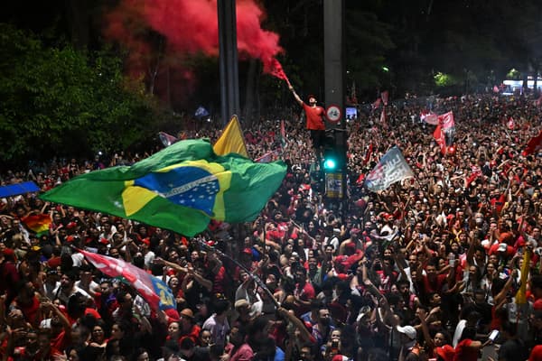 Les fans de Lula, le 30 octobre 2022 sur l'avenue Paulista à Sao Paulo, au Brésil