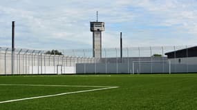 Plusieurs prisons visées par des incendies de véhicules ou des tirs d'armes automatiques