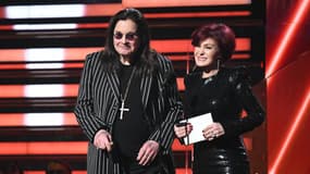 Le chanteur Ozzy Osbourne et son épouse Sharon Osbourne, lors de la 62e cérémonie des Grammy Awards, le 26 janvier 2020, à Los Angeles.
