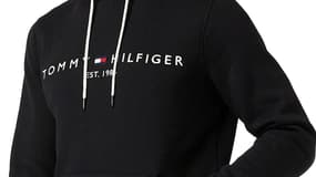 Ce sweatshirt Hilfiger voit son prix pratiquement divisé par 2 grâce à cette offre
