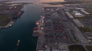 Vue aérienne du port de Dunkerque.