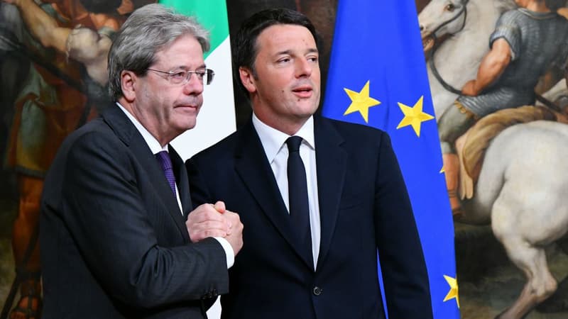 L'ancien Premier ministre italien Matteo Renzi et son successeur Paolo Gentiloni, le 12 décembre 2016 à Rome.