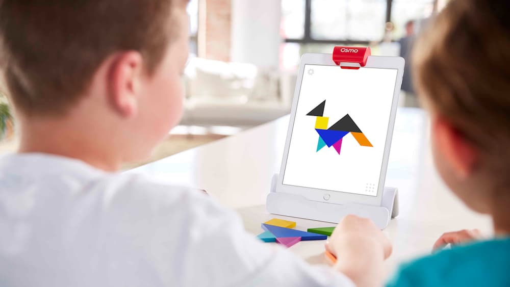 Le capteur repère les figures du Tangram à refaire sur l'écran. Le capteur repère les figures du Tangram à refaire sur l'écran.