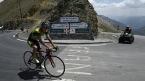 Le mythique col du Galibier, franchi par un cycliste le 6 juin 2015, est au programme du Critérium du Dauphiné 2022 