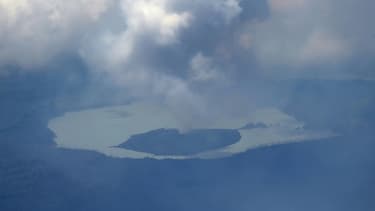 Vue aérienne du volcan Manaro Voui, le 26 septembre 2017 sur l'île d'Ambae, au Vanuatu