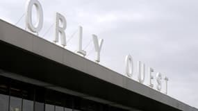 Les lettres géantes ORLY OUEST, le 17 octobre 2012 à l'aéroport d'Orly