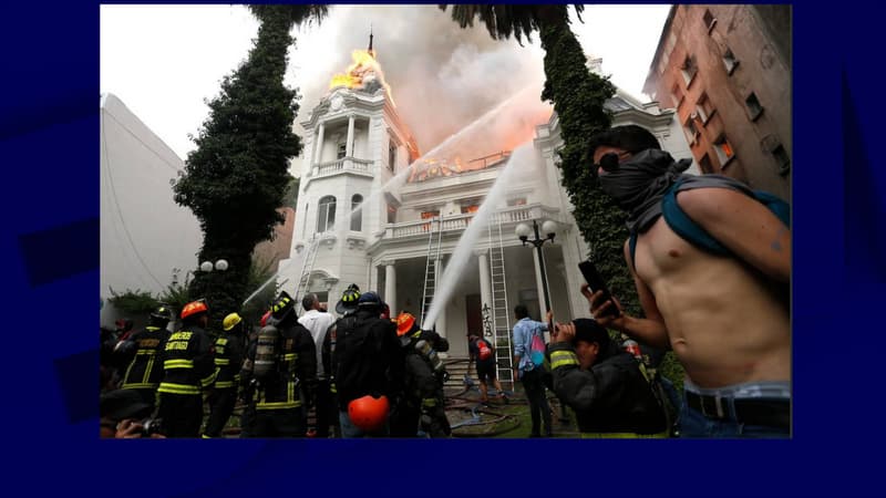 L'université Pedro de Valdivia de Santiago au Chili, incendiée ce vendredi.