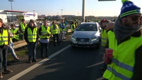 Les gilets jaunes veulent poursuivre le mouvement