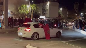 Des feux d'artifice et des rodéos urbains ont suivi la qualification du Maroc en demi-finale de la Coupe du monde dans le quartier de la Gabelle à Fréjus.
