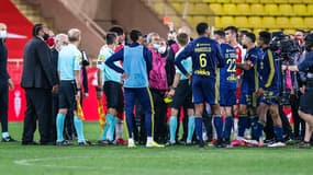 M.Turpin a distribué quatre cartons rouges à l'issue du match