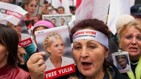 Des sympathisants de l'ancienne Premier ministre Yulia Timochenko ont manifesté leur colère dans les rues de Kiev.