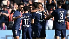 La joie des joueurs du PSG après le but de Désiré Doué au Parc des Princes, 5 avril 2025