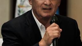 Le général en retraite Otto Perez, candidat de la droite, a été élu dimanche président du Guatemala, devenant le premier militaire à diriger le pays depuis le retour à la démocratie en 1986. /Photo prise le 6 novembre 2011/REUTERS/Jorge Dan Lopez