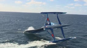 Virbac-Paprec 70, le trimaran de Jean-Pierre Dick et Roland Jourdain, a chaviré, jeudi, au large de Belle Ile, dans le Morbihan.