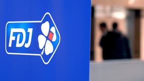 Une photo prise le 7 novembre 2019 montre un logo de la Francaise des Jeux (FDJ), au siège de Boulogne-Billancourt. (Illustration)