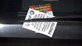 Tracts anti-européens à Split à l'occasion d'un référendum sur l'adhésion de la Croatie à l'Union européenne. La Croatie devrait valider dimanche par référendum son adhésion à l'UE, présentée par le président croate comme le seul espoir de consolider l'éc