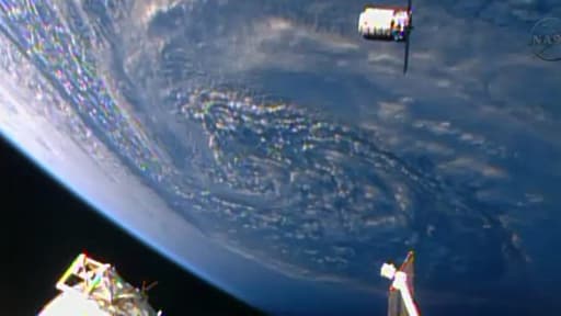 La capsule Cygnus lors de son arrivée sur l'ISS le 12 janvier 2014.