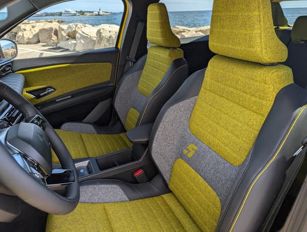 Les sièges de cette nouvelle Renault se révèlent confortables avec un bon maintien.