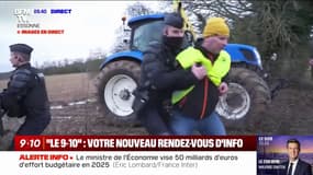 Crise agricole: la Coordination rurale tente de forcer le blocage des forces de l'ordre, à Orveau, dans l'Essonne