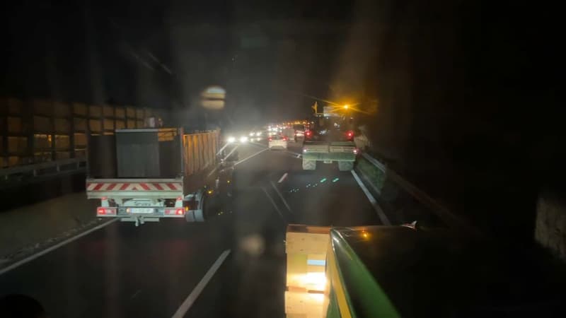 Île-de-France: d'importants embouteillages sur les routes avec l'arrivée des 500 tracteurs à Paris
