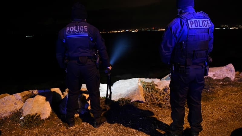 Les policiers ont été déployés à Marseille, pour rechercher la fillette portée disparue après avoir été emportée par une vague.
