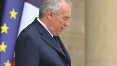 Le Premier ministre français François Bayrou quitte le palais de l'Élysée, le 3 septembre 2025.