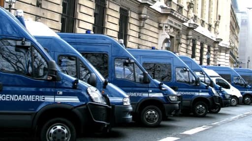 Des camions de gendarmerie