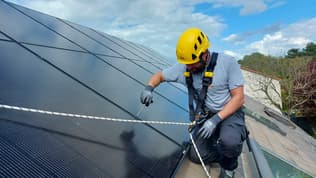 Spécialisée dans l’installation de panneaux photovoltaïques, l'entreprise Terre Energies accompagne les entreprises dans leur démarche de décarbonation. 