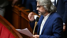 Aymeric Caron, député La France insoumise(gauche radicale) et membre de la Nupes prend la parole à l'Assemblée nationale, à Paris, le 2 août 2022