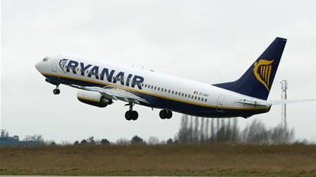 Selon une source judiciaire, le parquet d'Aix-en-Provence a ouvert une information judiciaire visant la compagnie aérienne Ryanair pour travail dissimulé et prêt illicite de main d'oeuvre. /Photo d'archives/REUTERS/Yves Herman