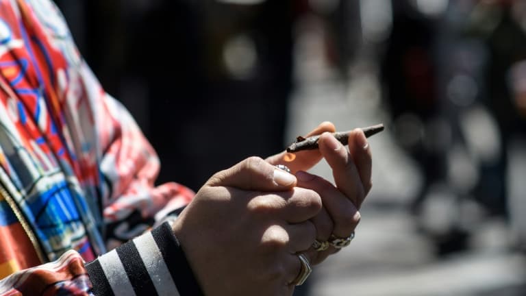 Les dispensaires de cannabis de l'Etat de Washington sont autorisés à offrir un joint pré-roulé à tout individu âgé d'au moins 21 ans qui se fera vacciner sur place