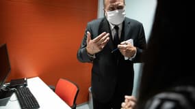 Le garde des Sceaux Eric Dupond-Moretti lors d'une visite au tribunal de Paris, le 17 juillet 2020