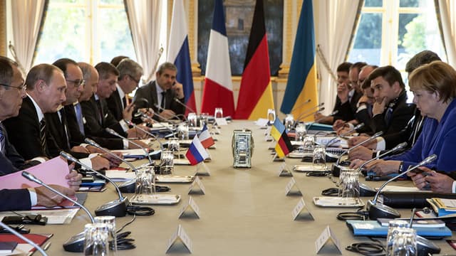 Sommet de la paix à l'Elysée en octobre 2015, réunissant les grands leaders politiques du monde 