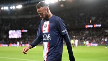 Neymar tête basse lors de PSG-Strasbourg en décembre 2022