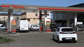 Une station essence à Lucciana, au sud de Bastia, le 14 février 2022