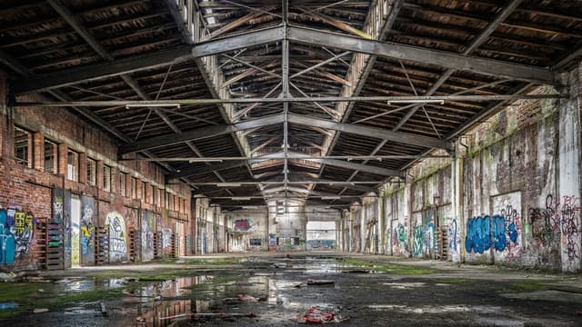 Illustration d'une usine à l'abandon