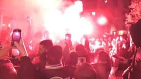 Dans les rues, dans les bars... La liesse des supporters des Bleus après la victoire contre l'Angleterre