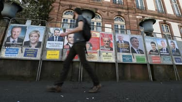 Les affiches des onze candidats à la présidentielle, photographiées le 10 avril 2017 à Strasbourg.