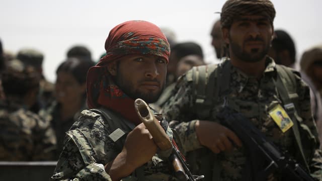 Des combattants des FDS, qui vont mener la bataille de Raqqa, photographiés le 6 juin 2017 dans le village d'Hazima, situé près de la ville.