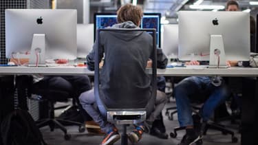 Aucun diplôme n'est requis pour être admis à l'école, mais les élèves sont sélectionnés par des tests en ligne et une dure période probatoire d'un mois