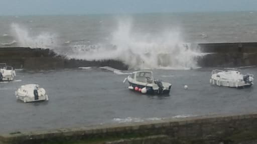 Des vagues de 5 mètres étaient attendues sur les côtes du Finistère et du Morbihan.